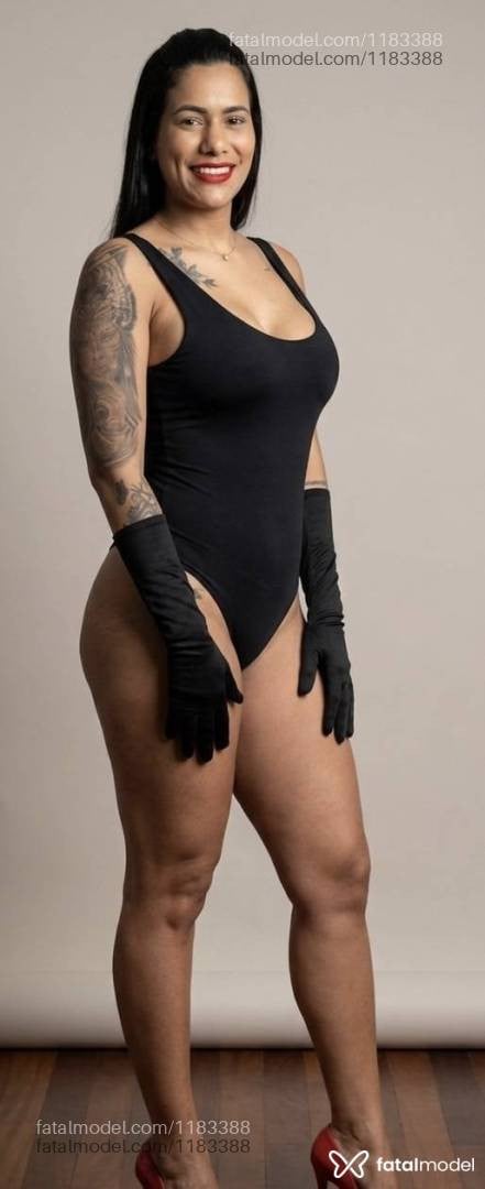 Acompanhante mulher morena (o) de olhos castanhos - Zuri Medeiros