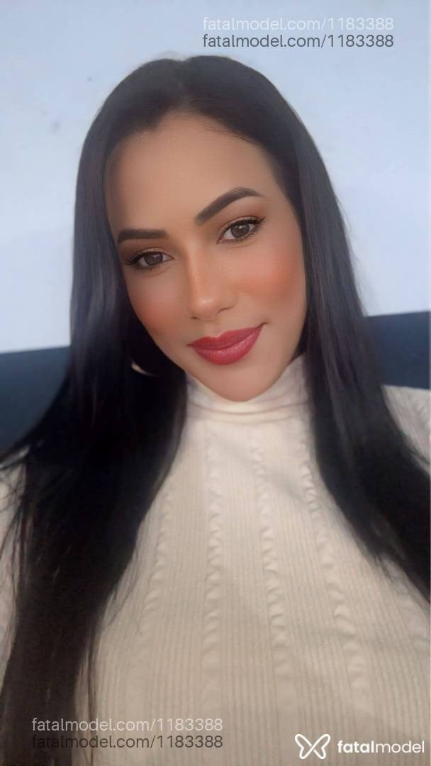 Acompanhante mulher morena (o) de olhos castanhos - Zuri Medeiros