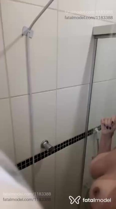 Acompanhante mulher morena (o) de olhos castanhos - Zuri Medeiros Acompanhante mulher morena (o) de olhos castanhos - Zuri Medeiros