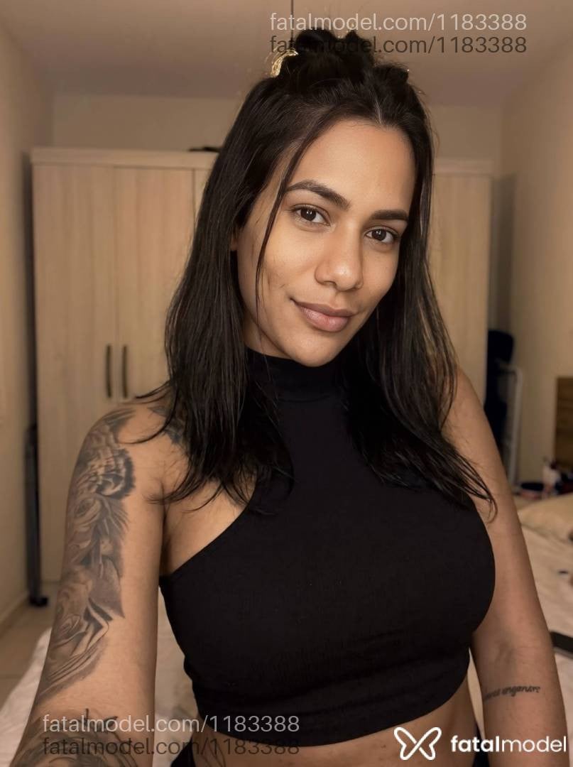Acompanhante mulher morena (o) de olhos castanhos - Zuri Medeiros