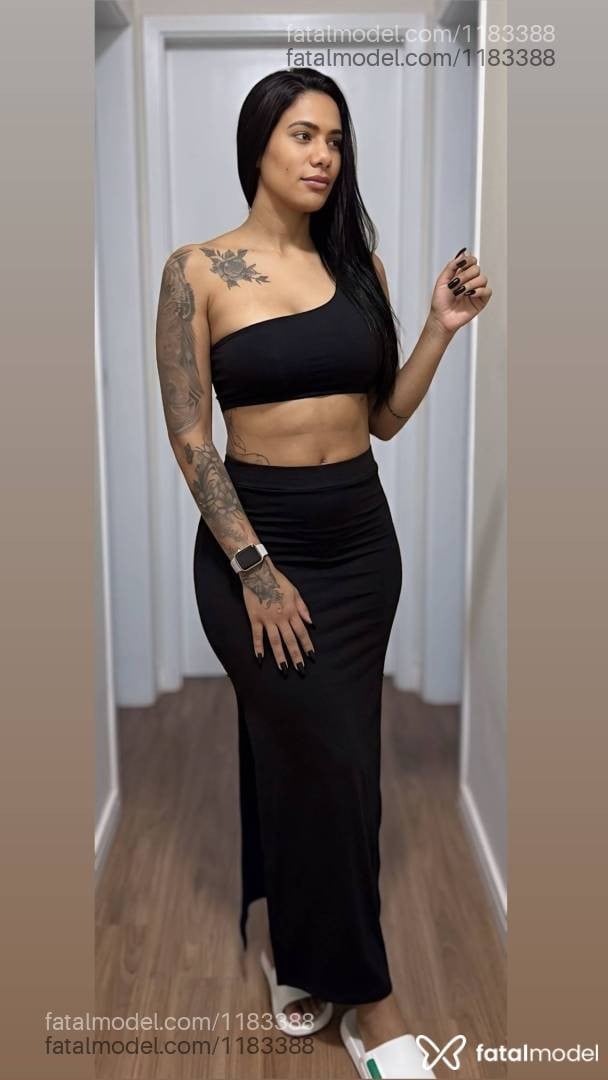 Acompanhante mulher morena (o) de olhos castanhos - Zuri Medeiros