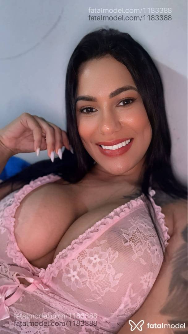 Acompanhante mulher morena (o) de olhos castanhos - Zuri Medeiros
