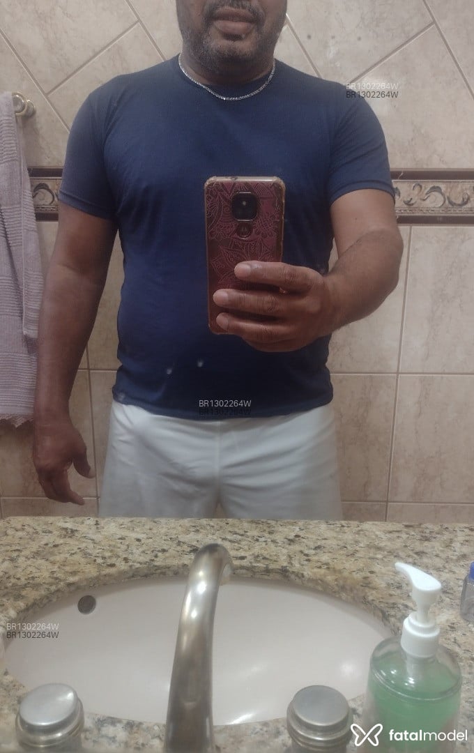 Acompanhante homem sem cabelo de olhos castanhos em Ribeirão Preto Acompanhante homem sem cabelo de olhos castanhos em Ribeirão Preto - Carlão