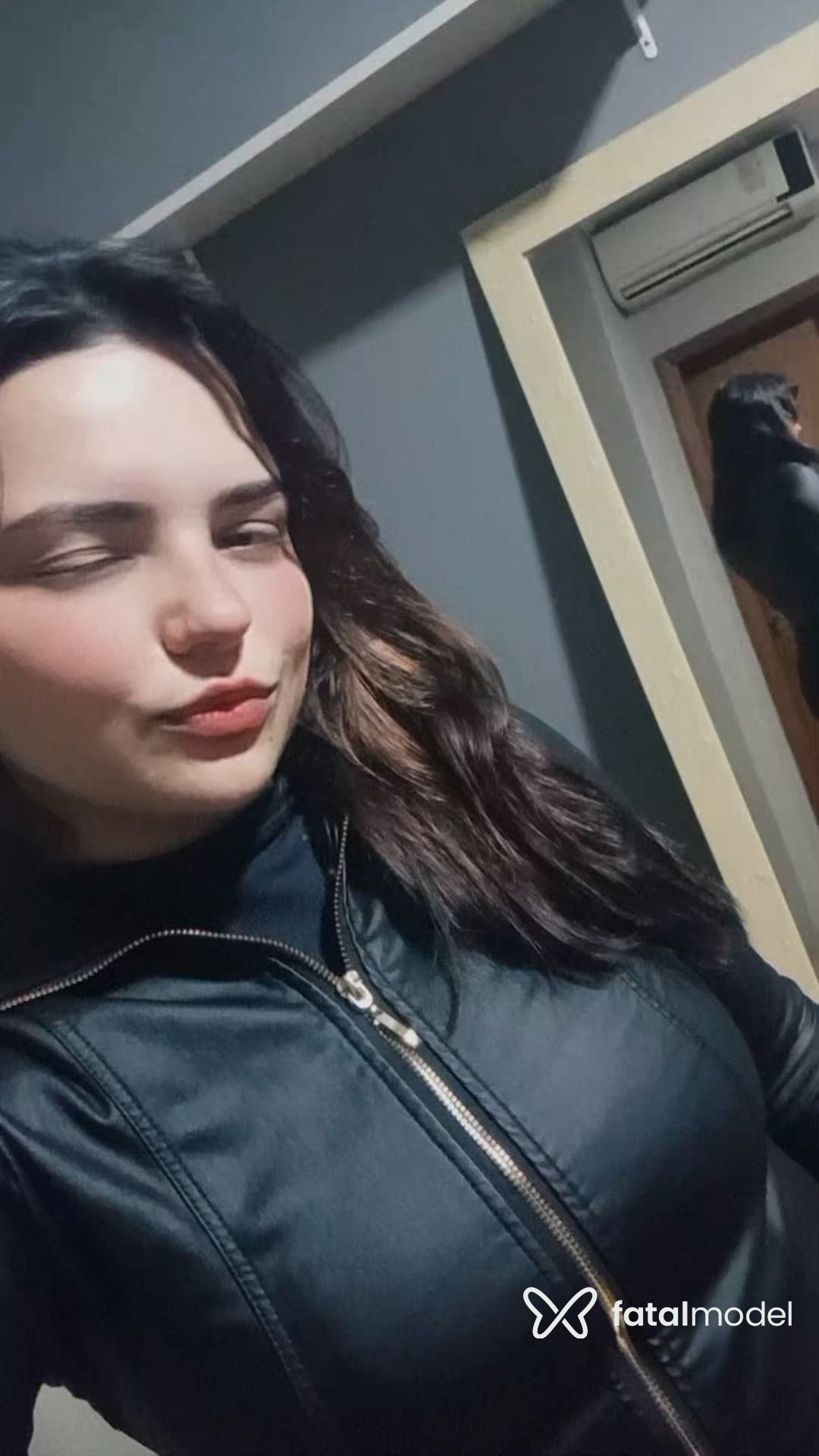 Acompanhante mulher com cabelo castanho de olhos castanhos - Laura Bitencourt Acompanhante mulher com cabelo castanho de olhos castanhos - Laura Bitencourt