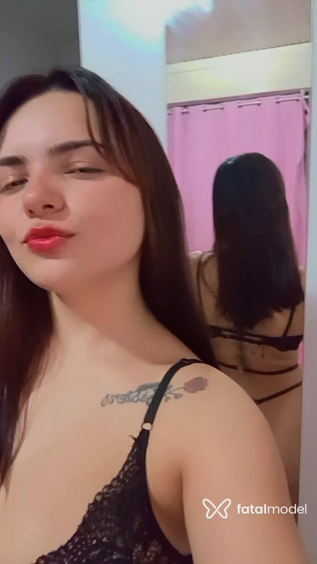 Acompanhante mulher com cabelo castanho de olhos castanhos - Laura Bitencourt Acompanhante mulher com cabelo castanho de olhos castanhos - Laura Bitencourt