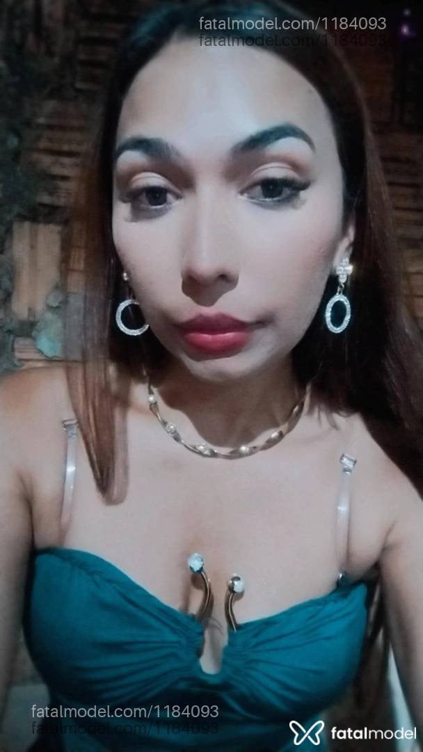 Acompanhante mulher trans morena (o) de olhos mel - Izabella ferreira