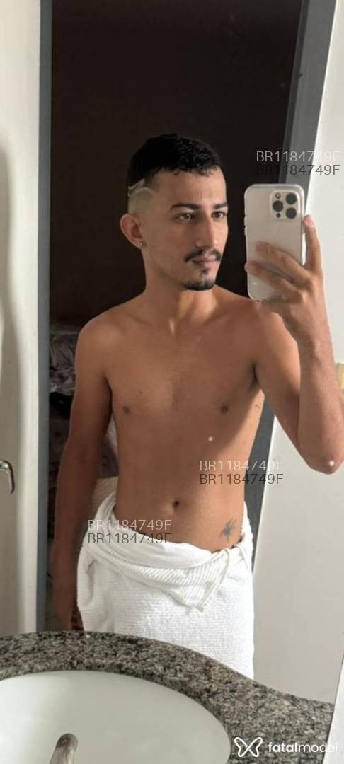 Acompanhante homem morena (o) de olhos castanhos em Catalão Acompanhante homem morena (o) de olhos castanhos em Catalão - Henrique