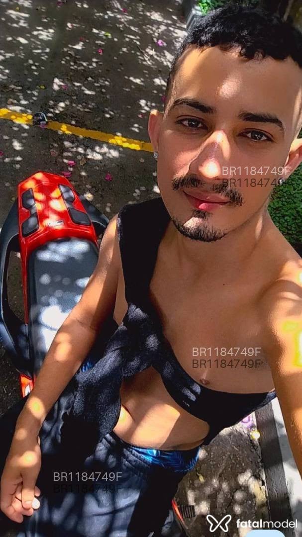 Acompanhante homem morena (o) de olhos castanhos em Catalão Acompanhante homem morena (o) de olhos castanhos em Catalão - Henrique