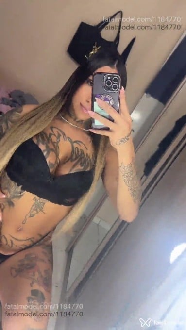 Acompanhante mulher trans morena (o) de olhos castanhos em Blumenau Acompanhante mulher trans morena (o) de olhos castanhos em Blumenau - Valenttina Sampaio