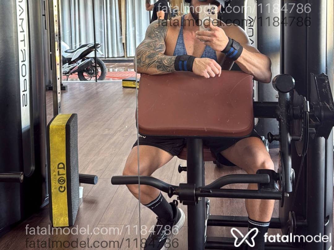 Acompanhante homem com cabelo castanho de olhos castanhos - Mateus