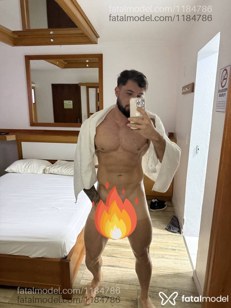 Acompanhante homem com cabelo castanho de olhos castanhos - Mateus