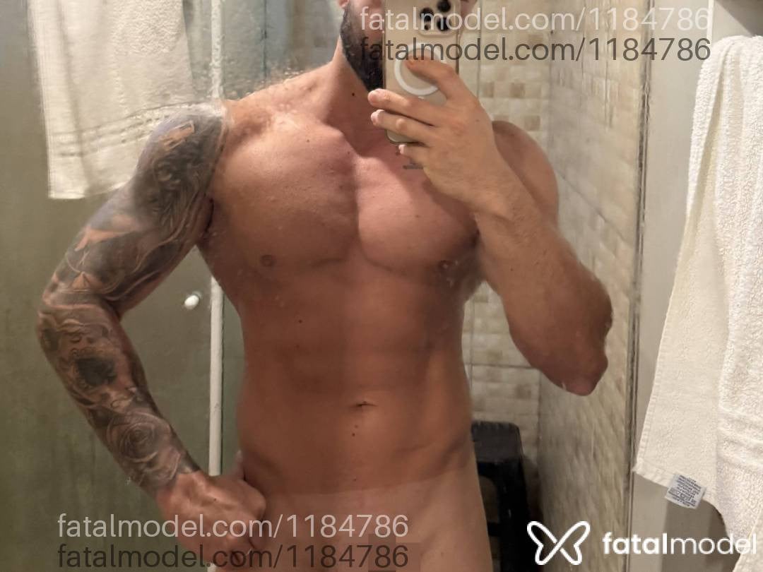 Acompanhante homem com cabelo castanho de olhos castanhos - Mateus