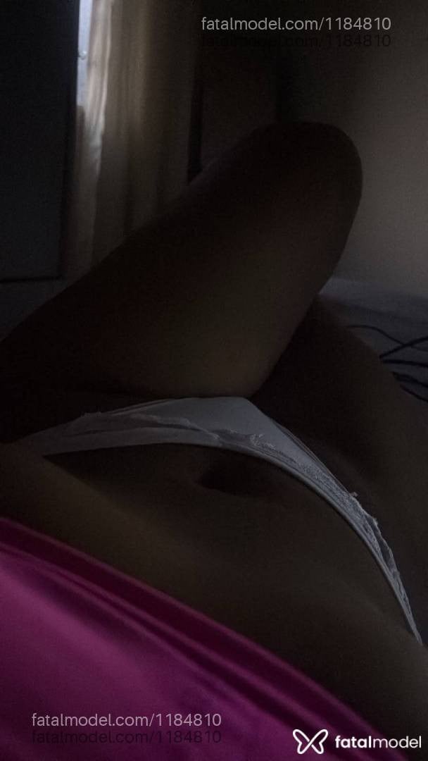 Acompanhante mulher morena (o) de olhos mel - Scarlett Stone