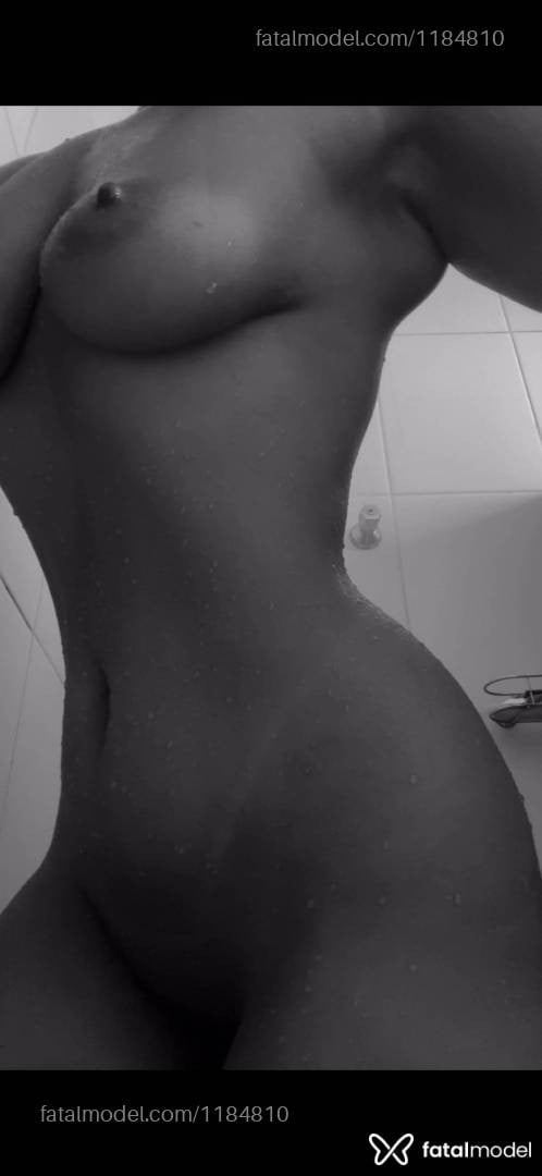 Acompanhante mulher morena (o) de olhos mel - Scarlett Stone