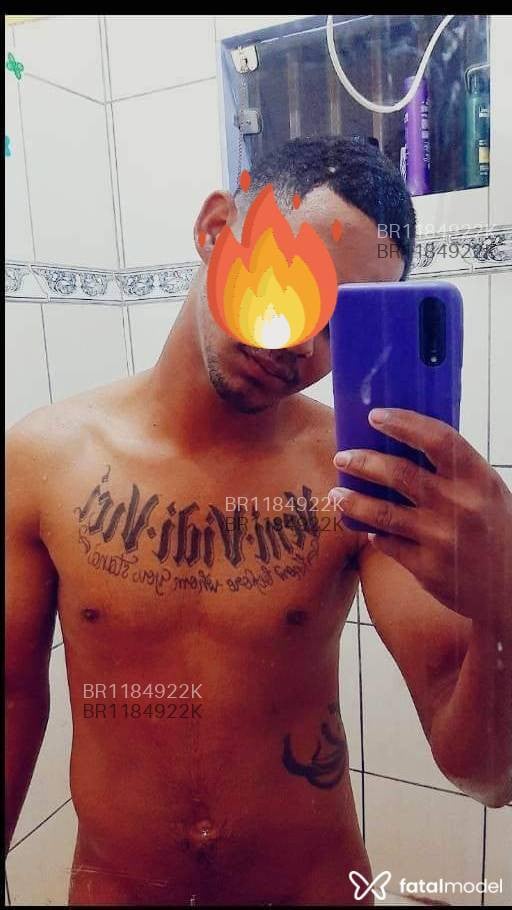 Acompanhante homem morena (o) de olhos pretos - Aí negro