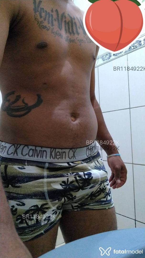 Acompanhante homem morena (o) de olhos pretos - Aí negro