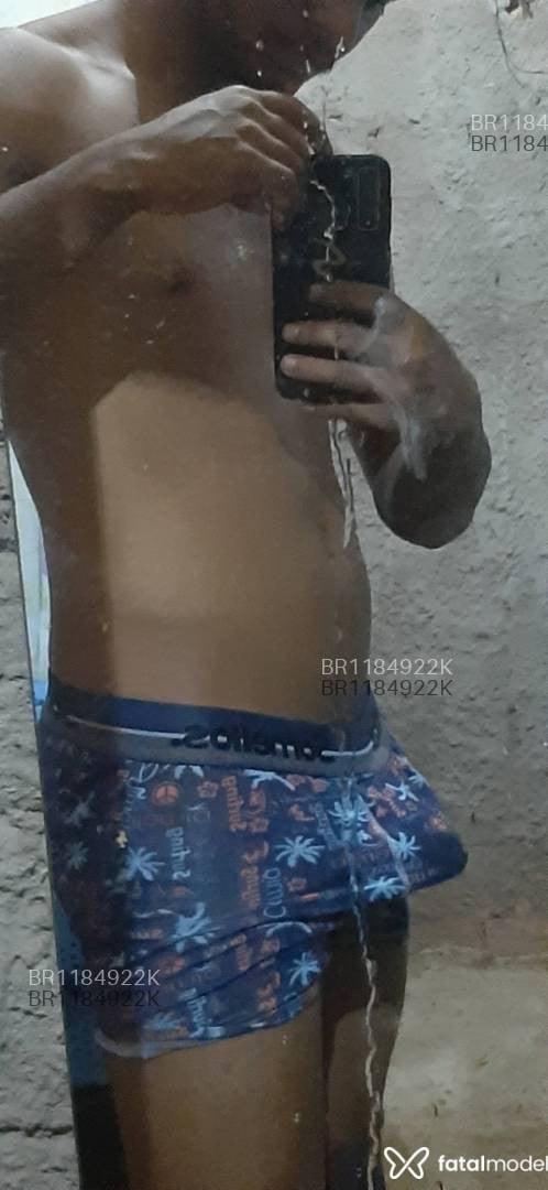Acompanhante homem morena (o) de olhos pretos - Aí negro