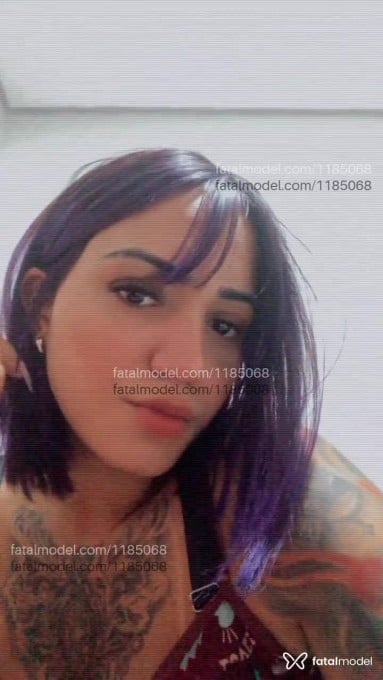 Acompanhante mulher com cabelo colorido de olhos castanhos em São Paulo Acompanhante mulher com cabelo colorido de olhos castanhos em São Paulo - Jhennicris