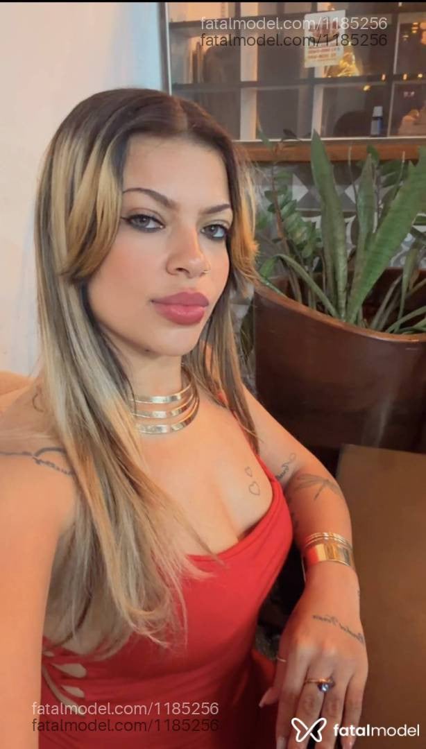 Acompanhante mulher loira (o) de olhos verdes em Peixoto de Azevedo Acompanhante mulher loira (o) de olhos verdes em Peixoto de Azevedo - Esmeralda