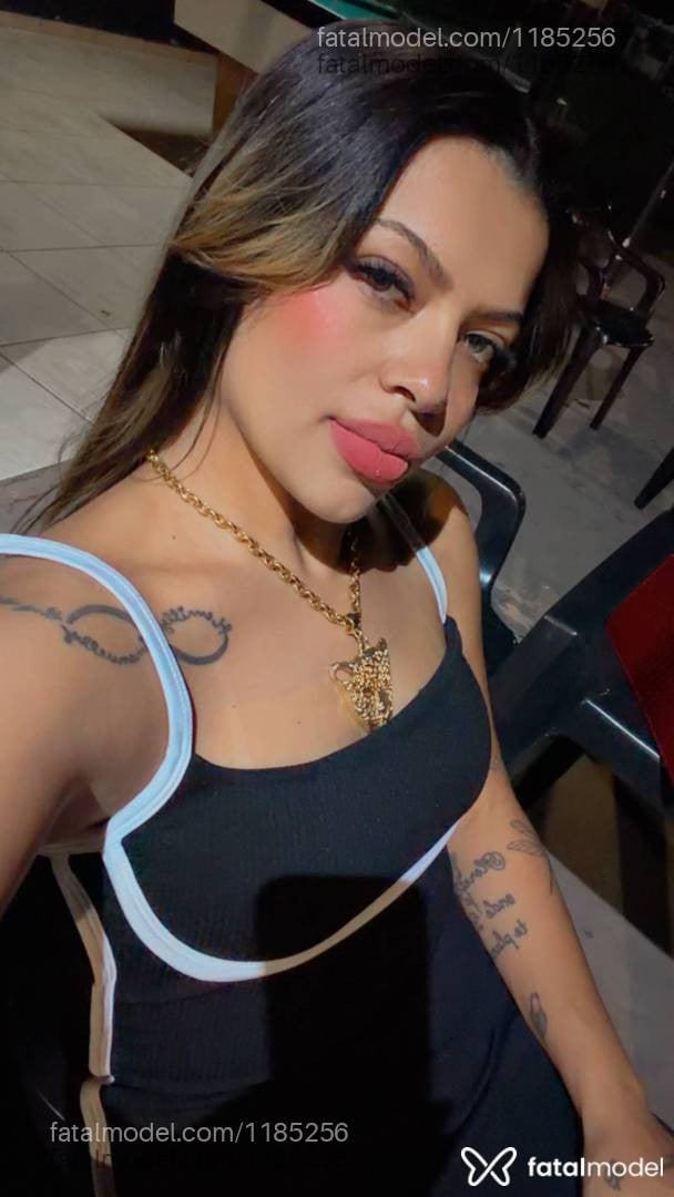 Acompanhante mulher loira (o) de olhos verdes - Esmeralda