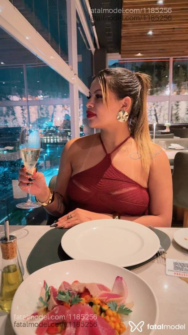 Acompanhante mulher loira (o) de olhos verdes em Cuiabá - Esmeralda