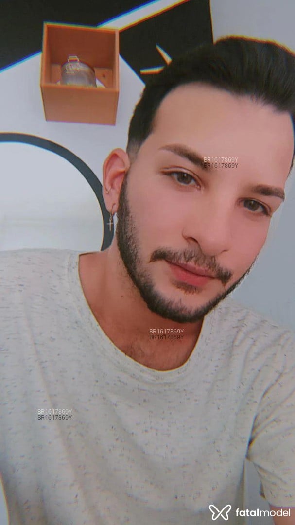 Acompanhante homem com cabelo castanho de olhos castanhos - Mercúrio Acompanhante homem com cabelo castanho de olhos castanhos - Mercúrio
