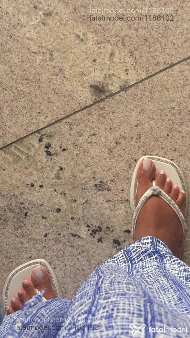 Acompanhante mulher com cabelo castanho de olhos castanhos - Isa Santorini