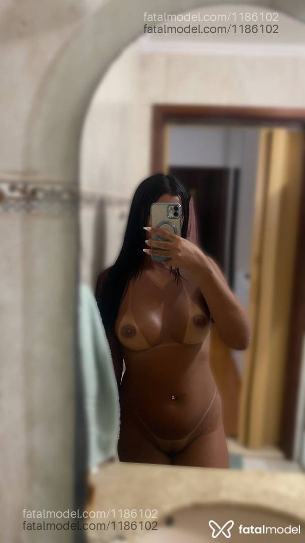 Acompanhante mulher com cabelo castanho de olhos castanhos - Isa Santorini
