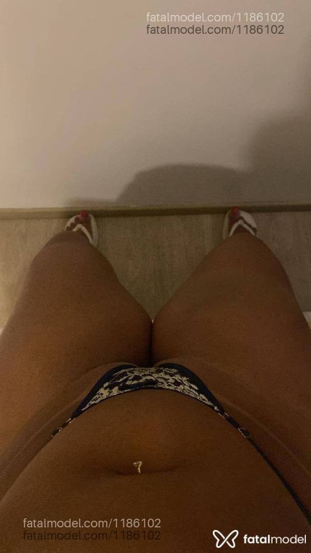 Acompanhante mulher com cabelo castanho de olhos castanhos - Isa Santorini