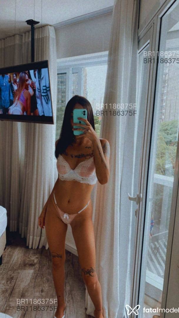 Acompanhante mulher com cabelo castanho de olhos mel em São Paulo Acompanhante mulher com cabelo castanho de olhos mel em São Paulo - Natasha vasquez