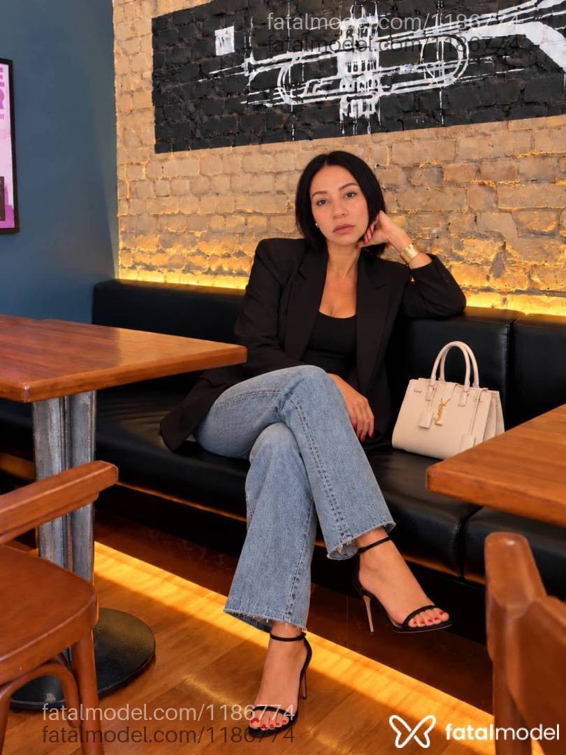 Acompanhante mulher morena (o) de olhos mel - Taís Hadid