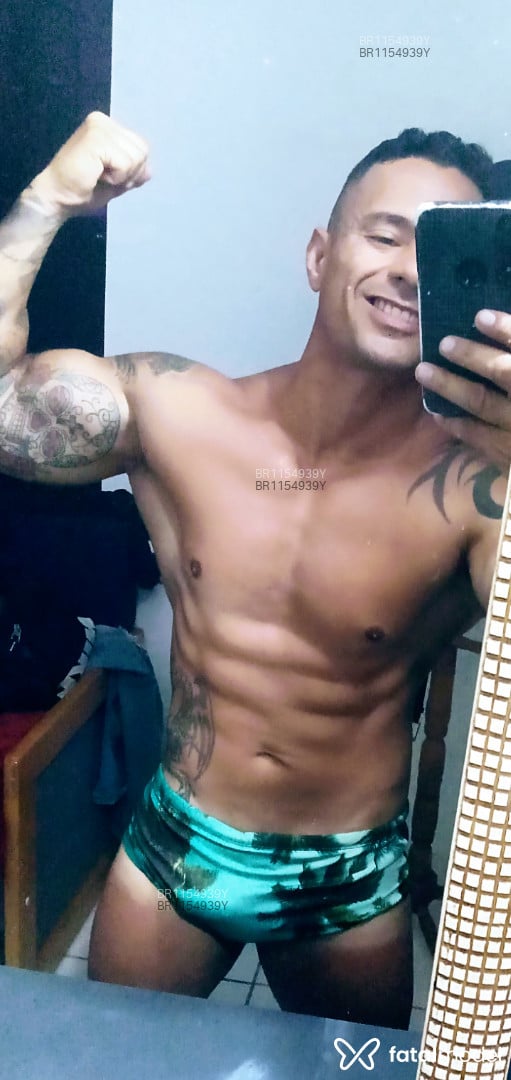 Acompanhante homem morena (o) de olhos mel em Porto Alegre - Mikael