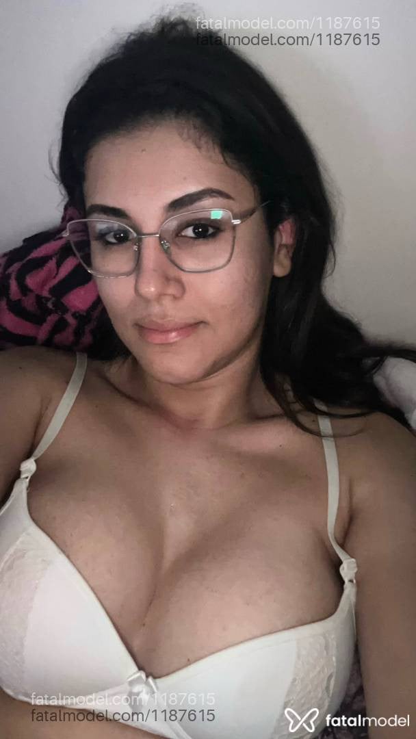 Acompanhante mulher trans morena (o) de olhos castanhos - Camila Santos