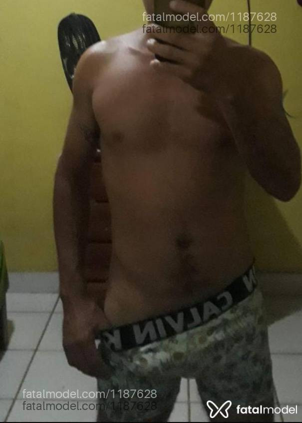 Acompanhante homem com cabelo castanho de olhos castanhos - Wpbs Acompanhante homem com cabelo castanho de olhos castanhos - Wpbs