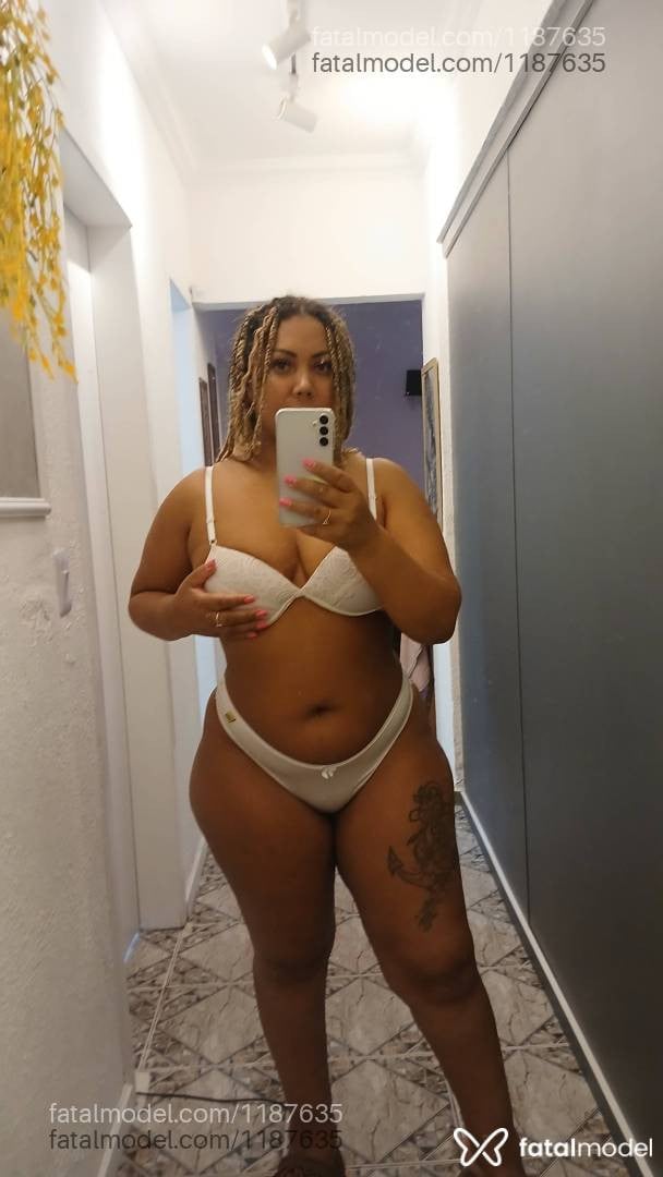 Acompanhante mulher com cabelo castanho de olhos castanhos - Karol