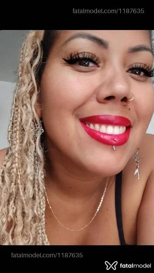 Acompanhante mulher com cabelo castanho de olhos castanhos - Karol