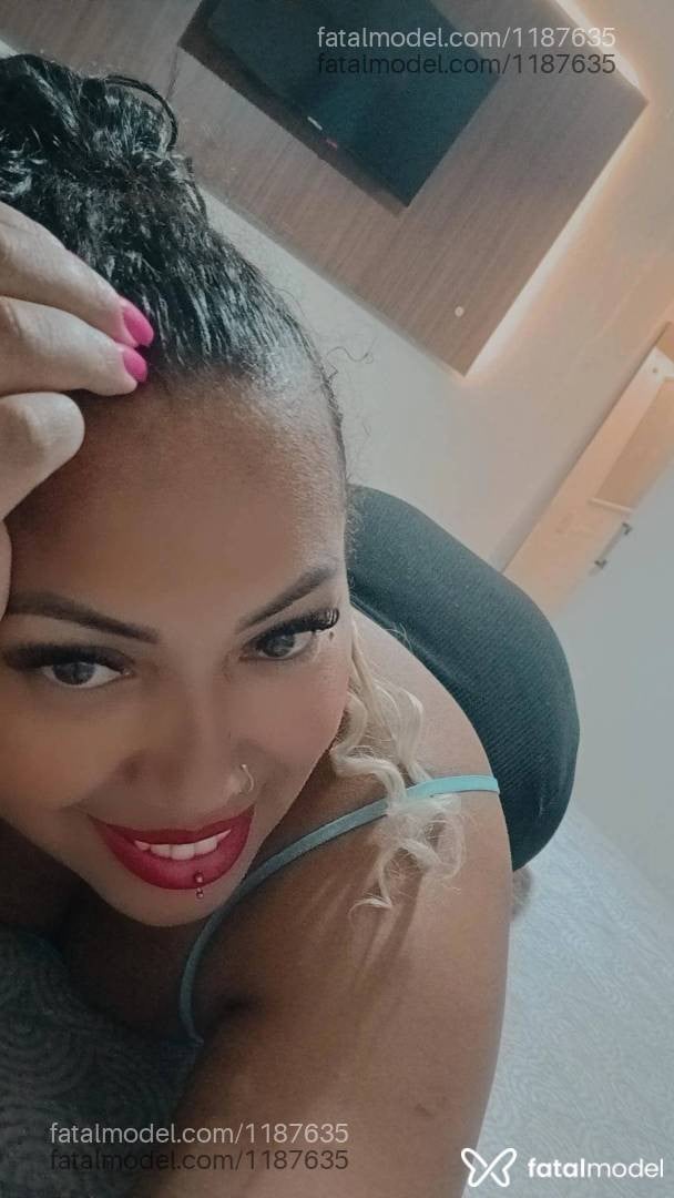 Acompanhante mulher com cabelo castanho de olhos castanhos - Karol