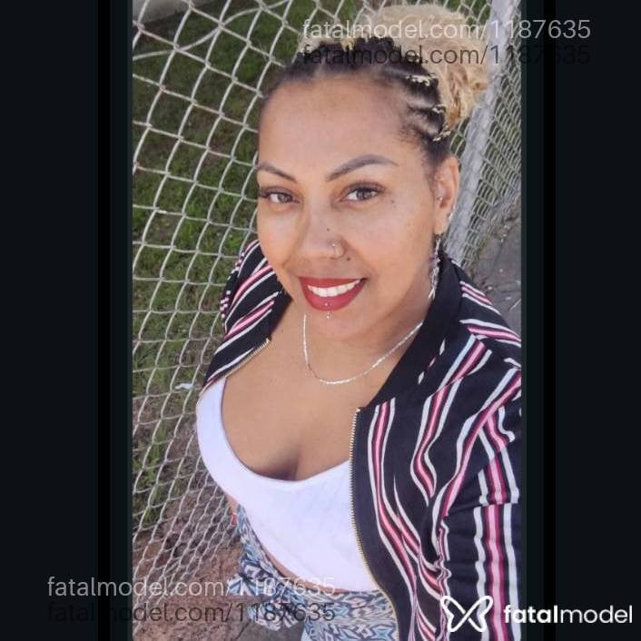 Acompanhante mulher com cabelo castanho de olhos castanhos - Karol