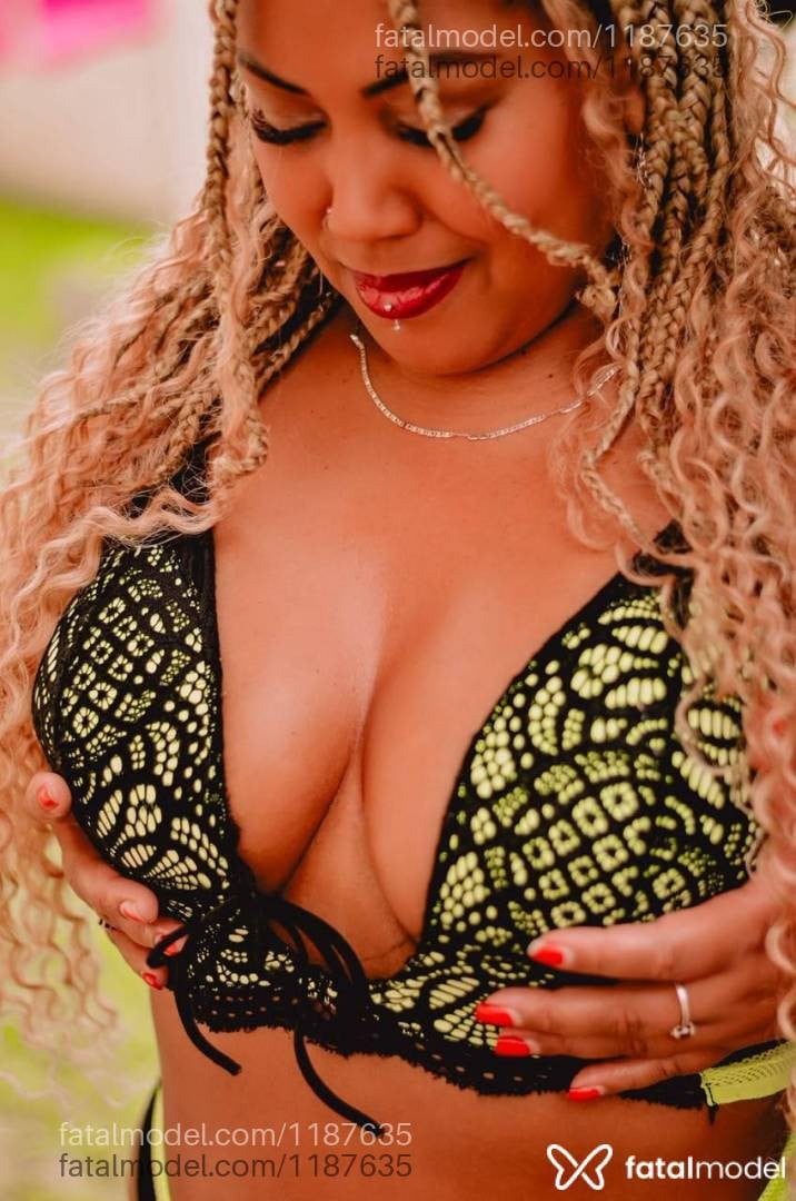 Acompanhante mulher com cabelo castanho de olhos castanhos - Karol