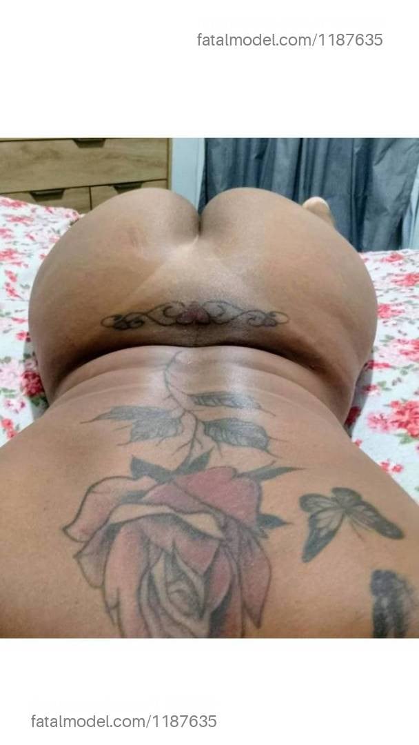 Acompanhante mulher com cabelo castanho de olhos castanhos - Karol