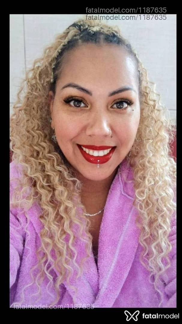 Acompanhante mulher com cabelo castanho de olhos castanhos - Karol