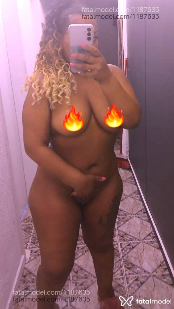 Acompanhante mulher com cabelo castanho de olhos castanhos - Karol