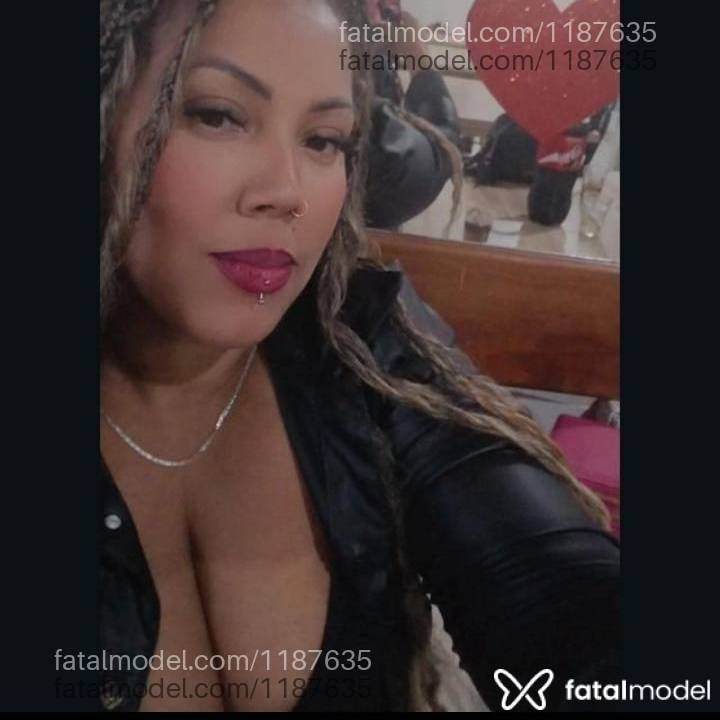 Acompanhante mulher com cabelo castanho de olhos castanhos - Karol