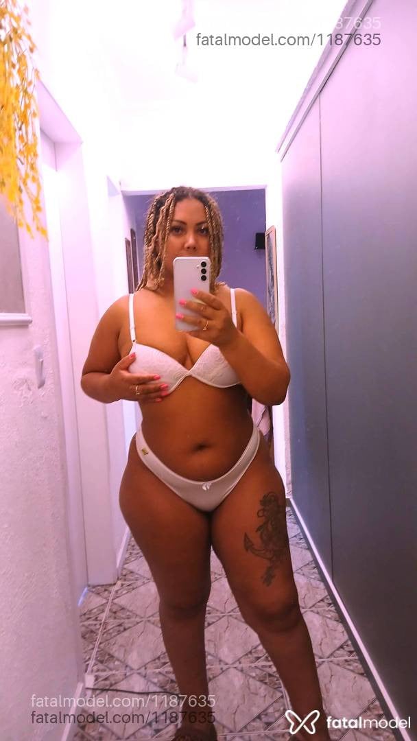 Acompanhante mulher com cabelo castanho de olhos castanhos - Karol