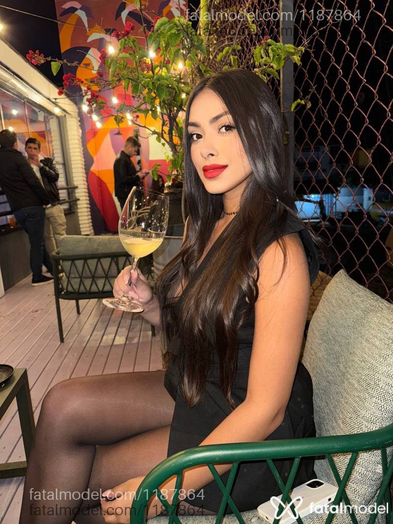 Acompanhante mulher com cabelo castanho de olhos castanhos em Chapecó - Agatha Dias
