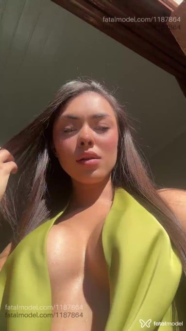 Acompanhante mulher com cabelo castanho de olhos castanhos - Agatha Dias