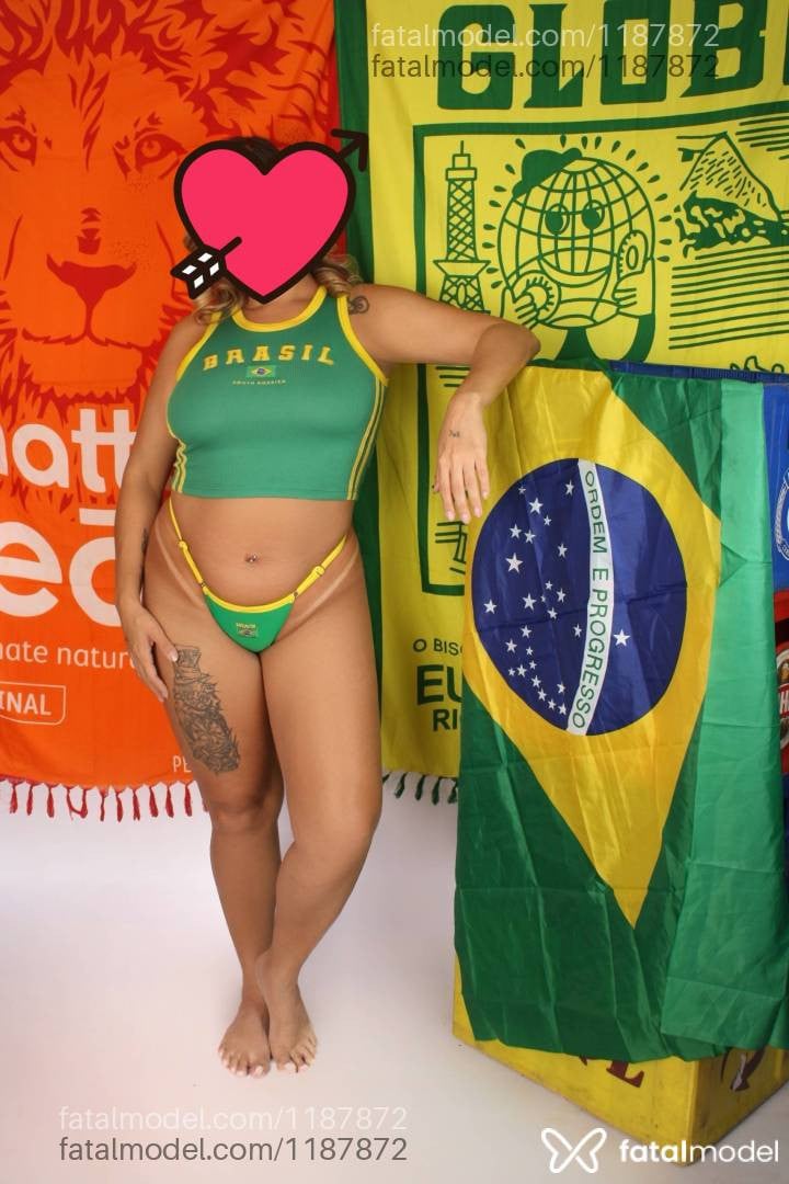 Acompanhante mulher loira (o) de olhos cinza - Pamela winston