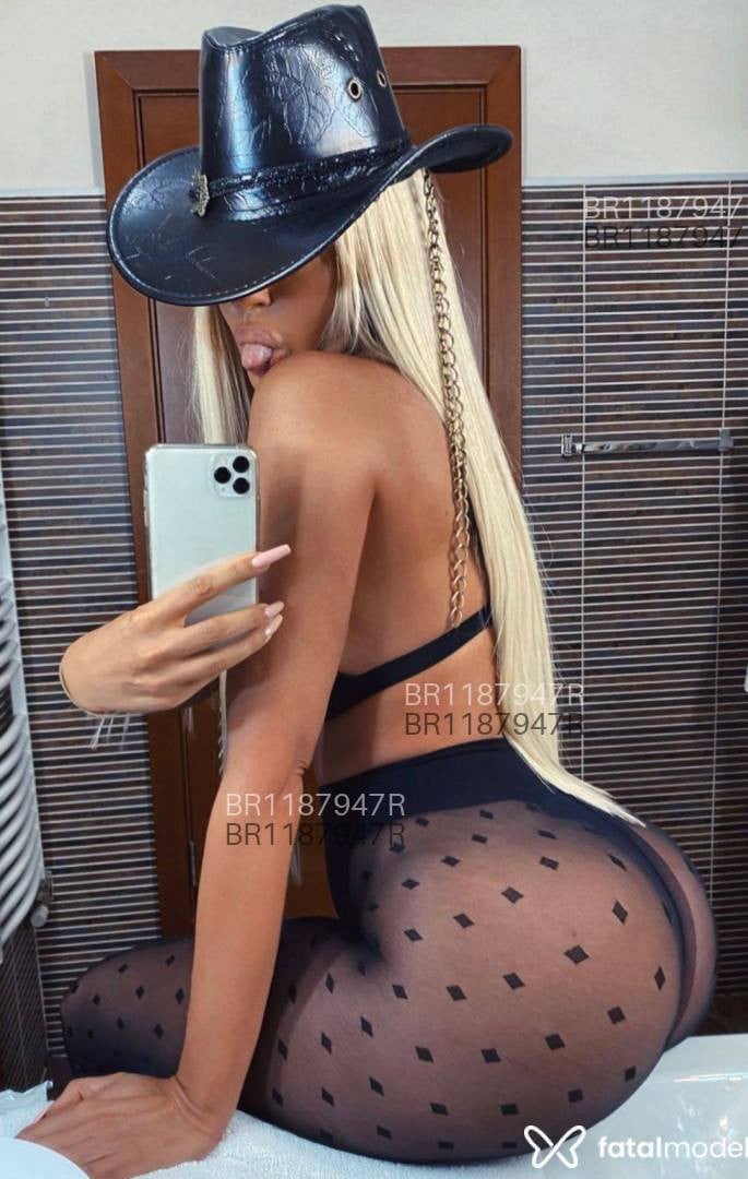 Acompanhante mulher trans loira (o) de olhos castanhos em Foz do Iguaçu - Bruna Freitas
