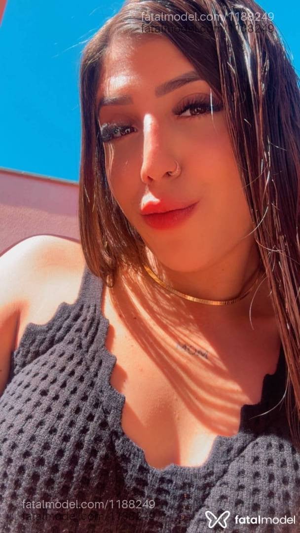 Acompanhante mulher com cabelo castanho de olhos castanhos - Milena