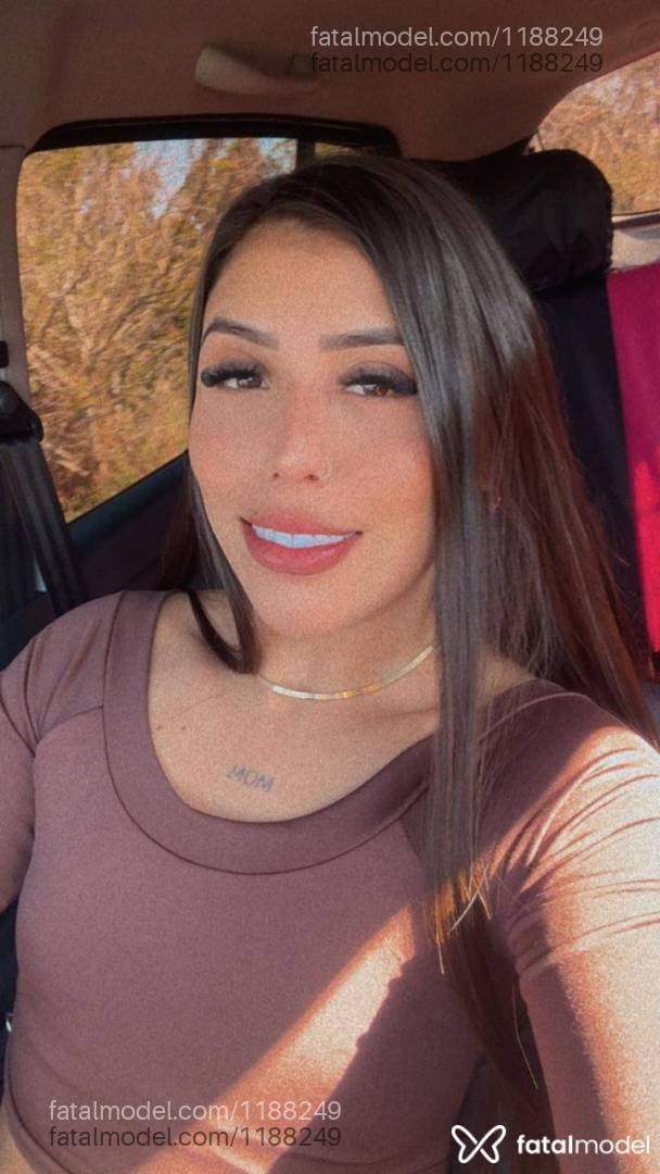 Acompanhante mulher com cabelo castanho de olhos castanhos - Milena